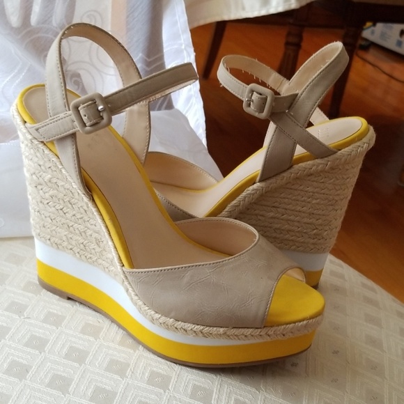 Elle Shoes - NWOT Ellie wedge platform shoes